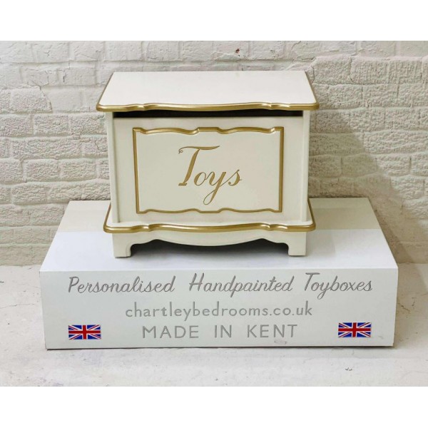 Small 2ft Chartley TOYS Toy Box With Gold