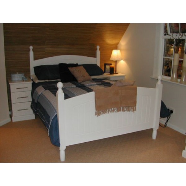 Contempo Bed With Posts 4ft6 Plain White