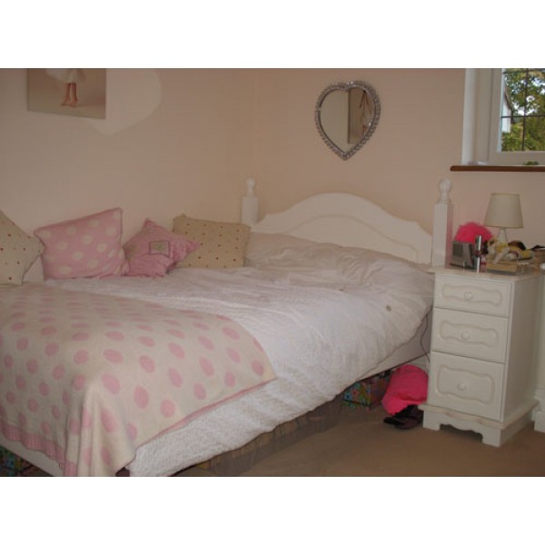 4ft Princess Bed With Posts & Low Footboard Inc Trim Colour