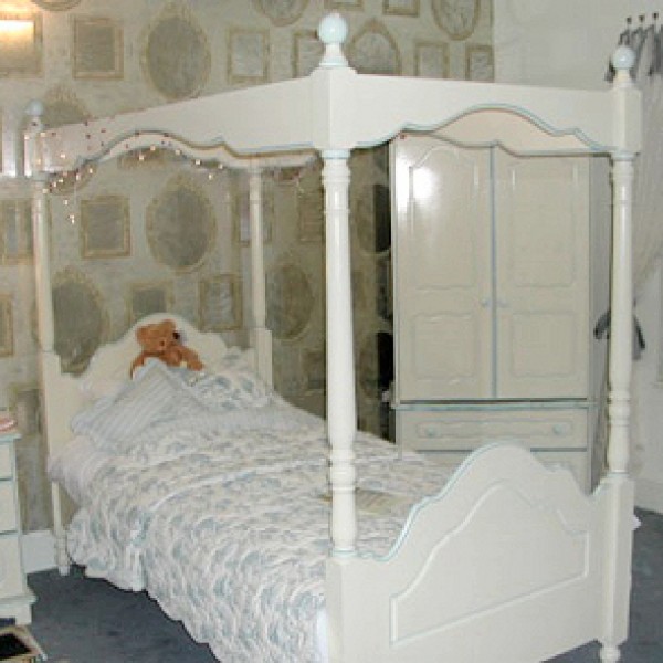 Four Poster Off White & Blue 3ft
