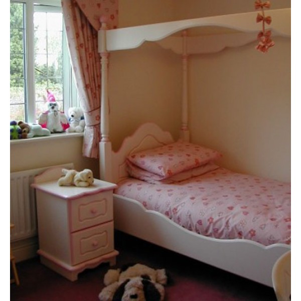 Pink Four Poster Bed With Pink