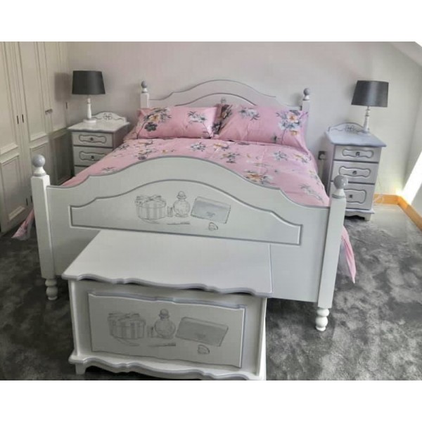 Girls 5ft Bed With Perfume & Make-Up Hand Painted Art Design