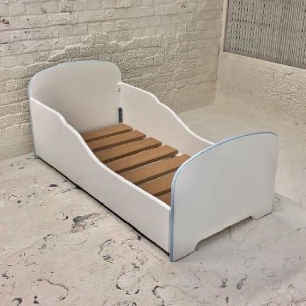 Small Toddler Bed Without Artwork Blue Trim