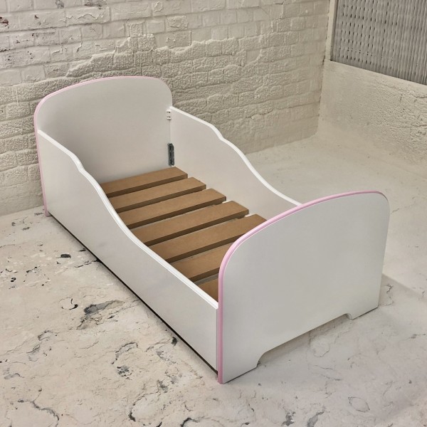 Small Toddler Bed Without Artwork Pink Trim
